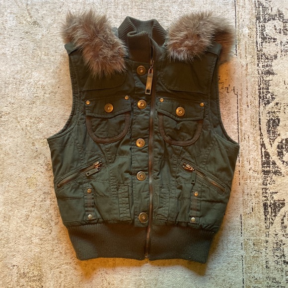 Small Green Vest - Picture 2 of 7